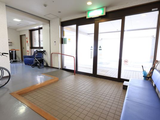 出入りしやすい広いエントランス