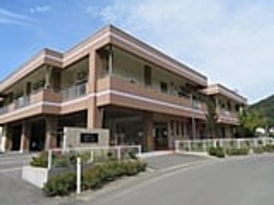 開放的な建物外観