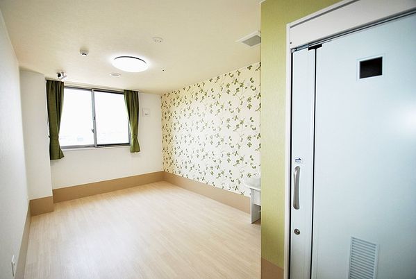 窓のある明るい居室