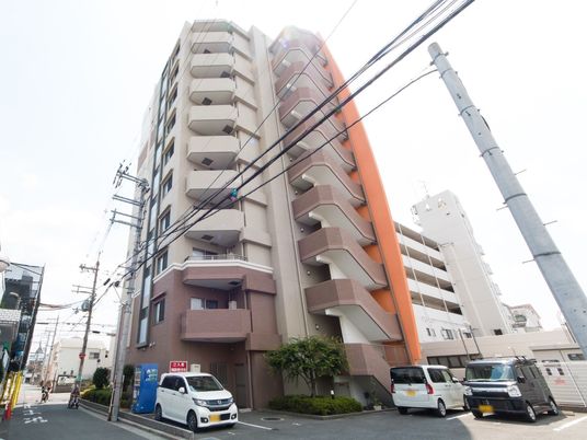 モダンな建物の外観