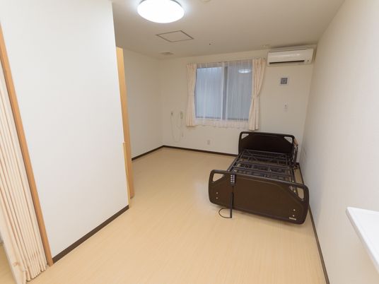 介護用ベッドのある居室