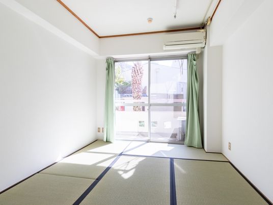 清潔な和室の一室