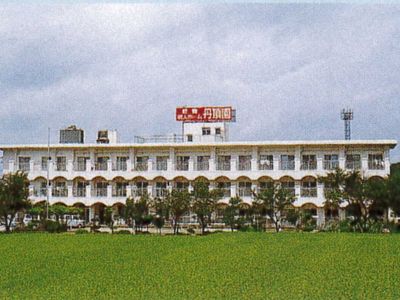 広々とした施設の外観