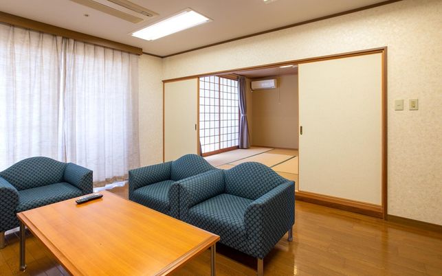 広々とした和室の居室