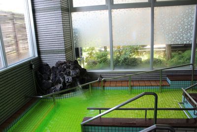明るい室内の浴室