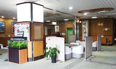 明るい受付の空間