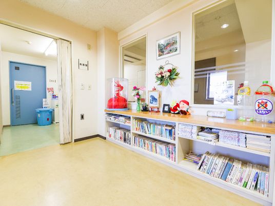廊下の明るい光景