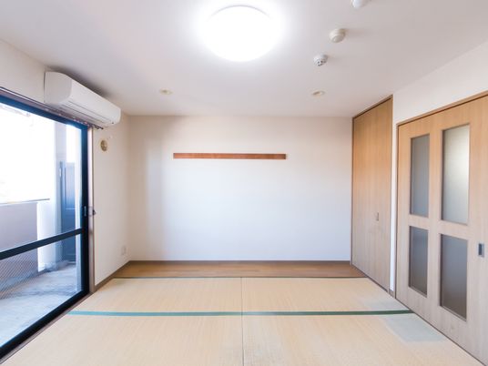 明るい和室の居室