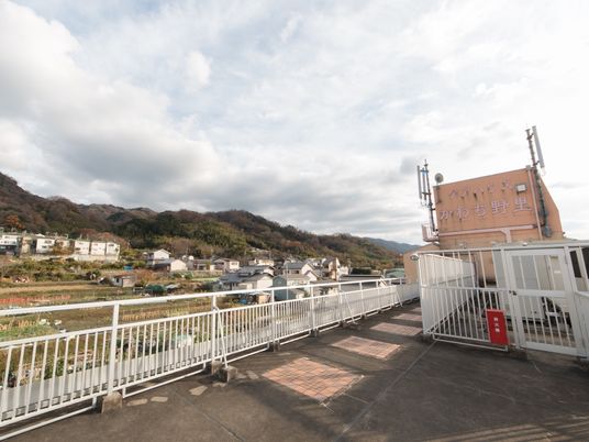 中庭の開放的な景色