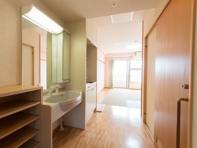 居室の明るい内装