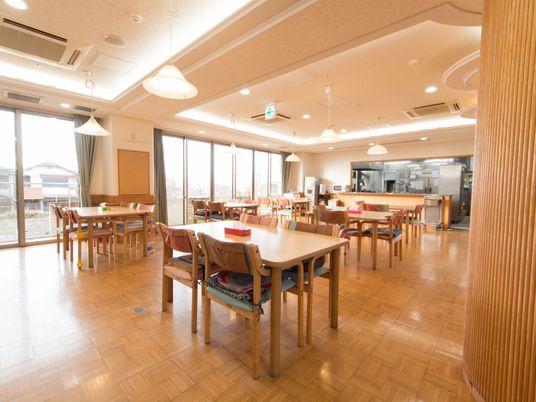 明るい居心地の良い食堂