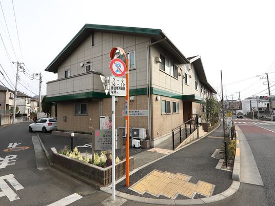 地上2階建ての建物外観