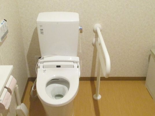 手すり付きトイレ設備