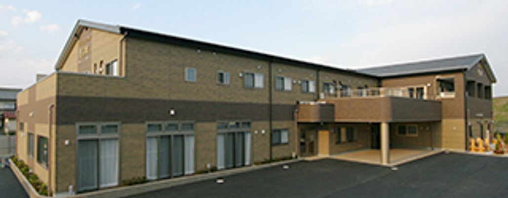 広々とした建物外観