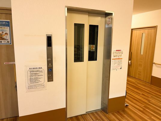 エレベーターの廊下