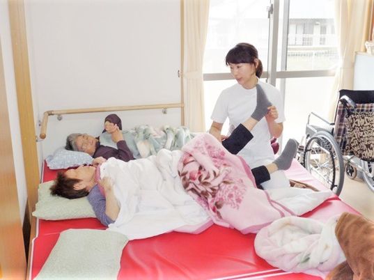 スタッフと利用者の様子