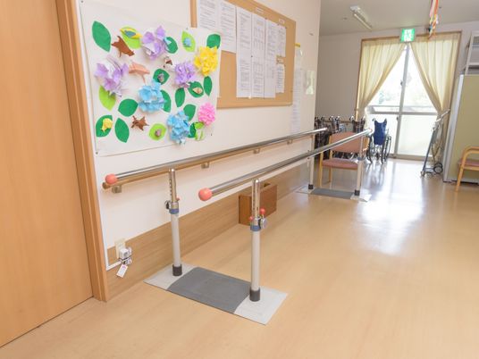手すり付き廊下の様子