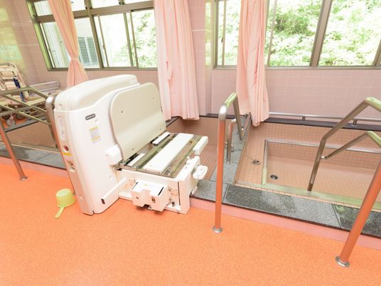 広々とした清潔な浴室