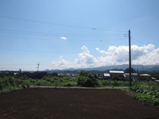 青空と山々の景色
