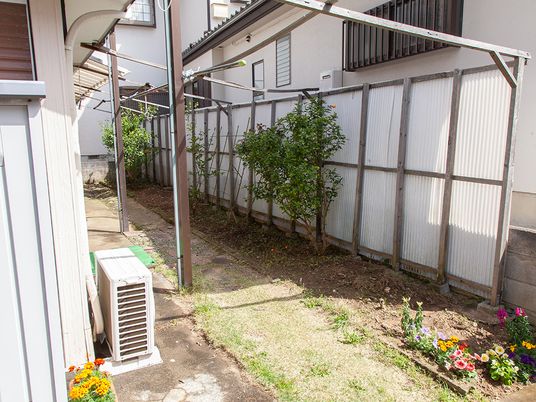 花が咲く庭
