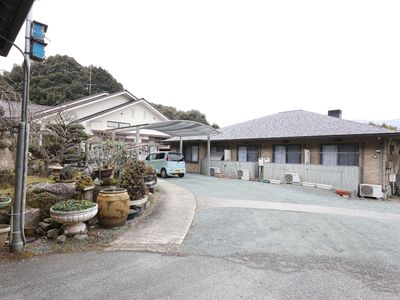 静かな環境の施設外観