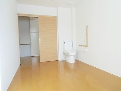 シンプルな居室の一角