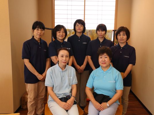 スタッフ集合写真