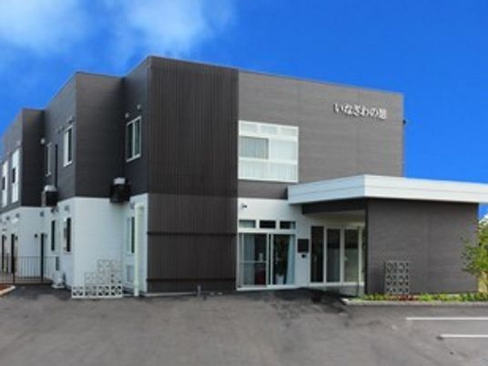 現代的な建物のエントランス