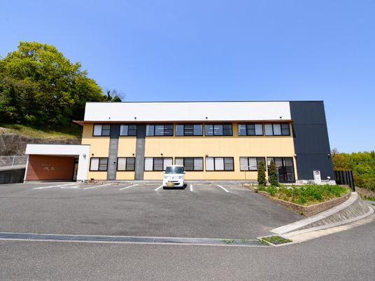 現代的デザインの建物外観