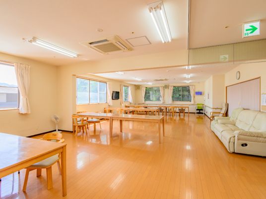 広々とした快適な食堂