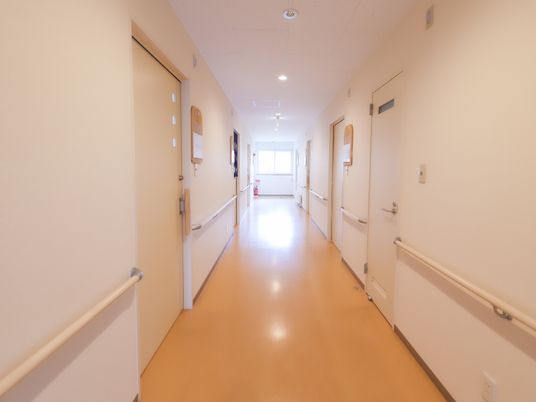 きれいな施設の廊下