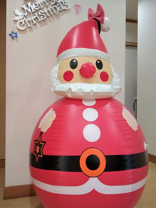 クリスマス飾りのロビー