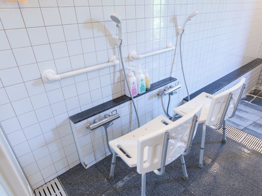 手すり付き浴室の設備