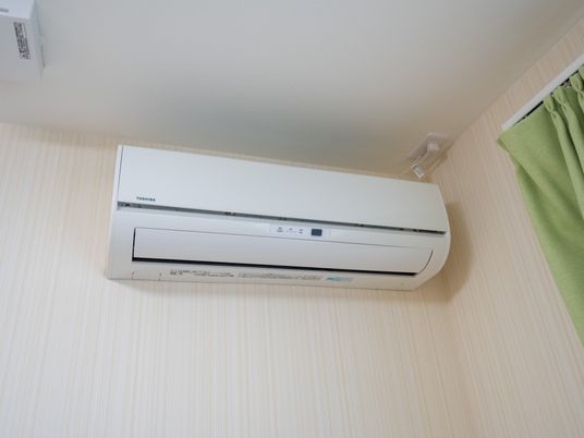 エアコンが設置された部屋