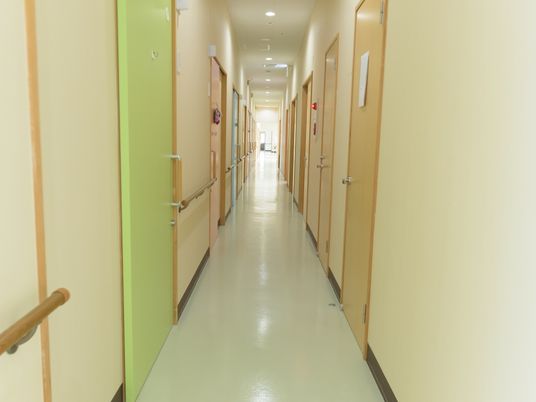 きれいな施設の廊下