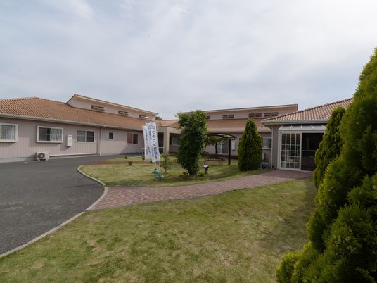 中庭のある施設外観