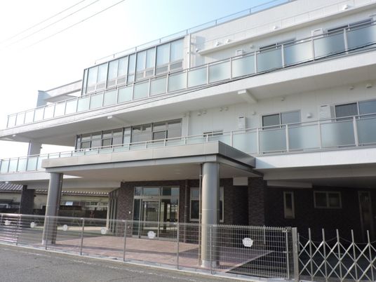 きれいな施設の外観