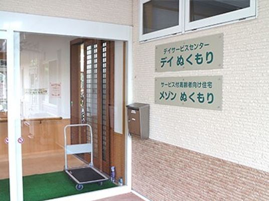 エントランスの清潔な印象