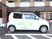 施設前の配車サービス車