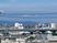 都市と山並みの風景