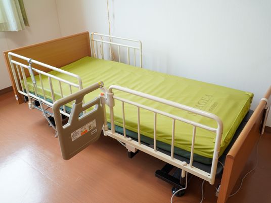 快適な居室のベッド
