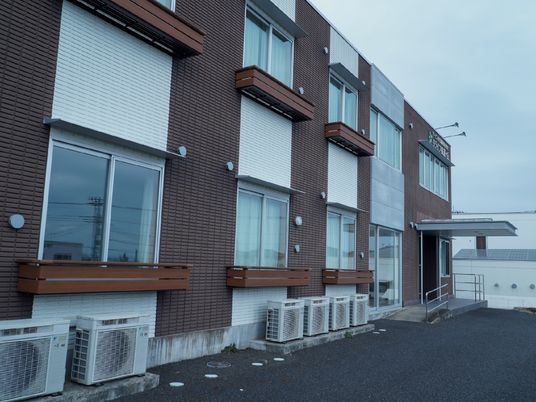 外壁がモダンな建物外観