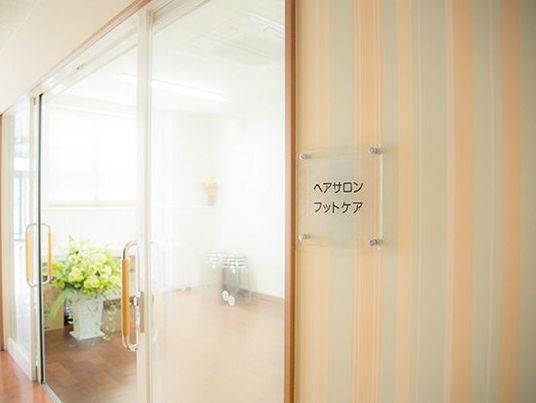 ヘアサロンの入り口