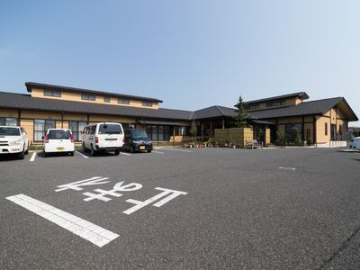 温もりある建物の外観