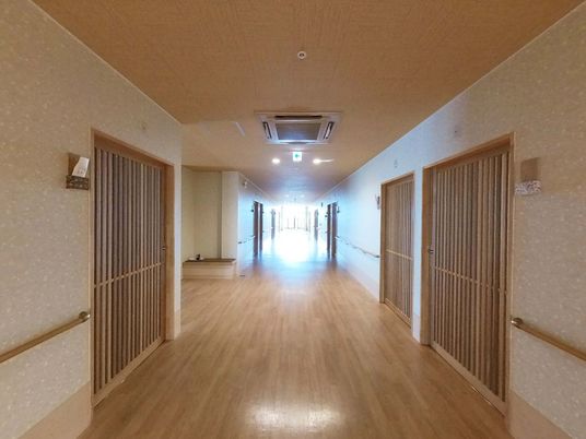 清潔な廊下の全景