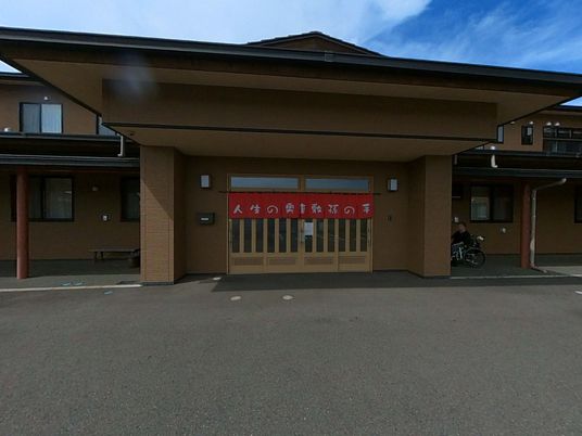 施設正面入り口