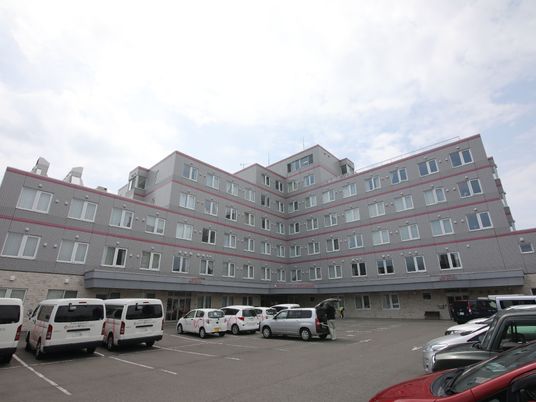 広々とした建物の外観