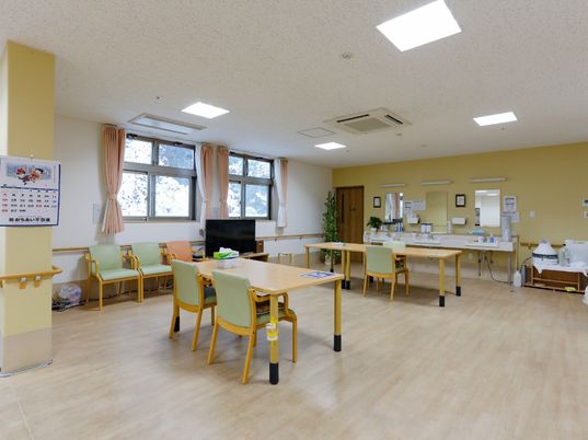 広々とした明るい休憩室