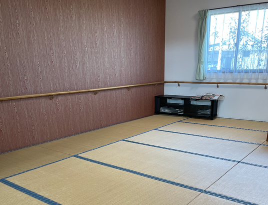 和室の床と窓