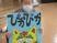 アート作品を持つ人